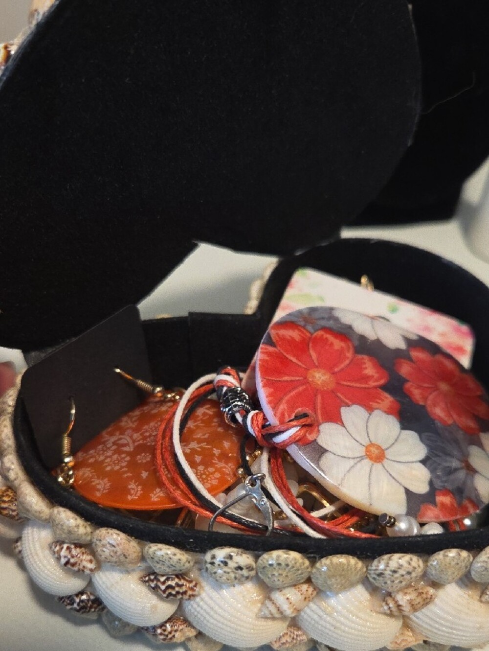 Decorative Heart Shell Trinket Box Filled With Jewelry - Picture 5 of 5